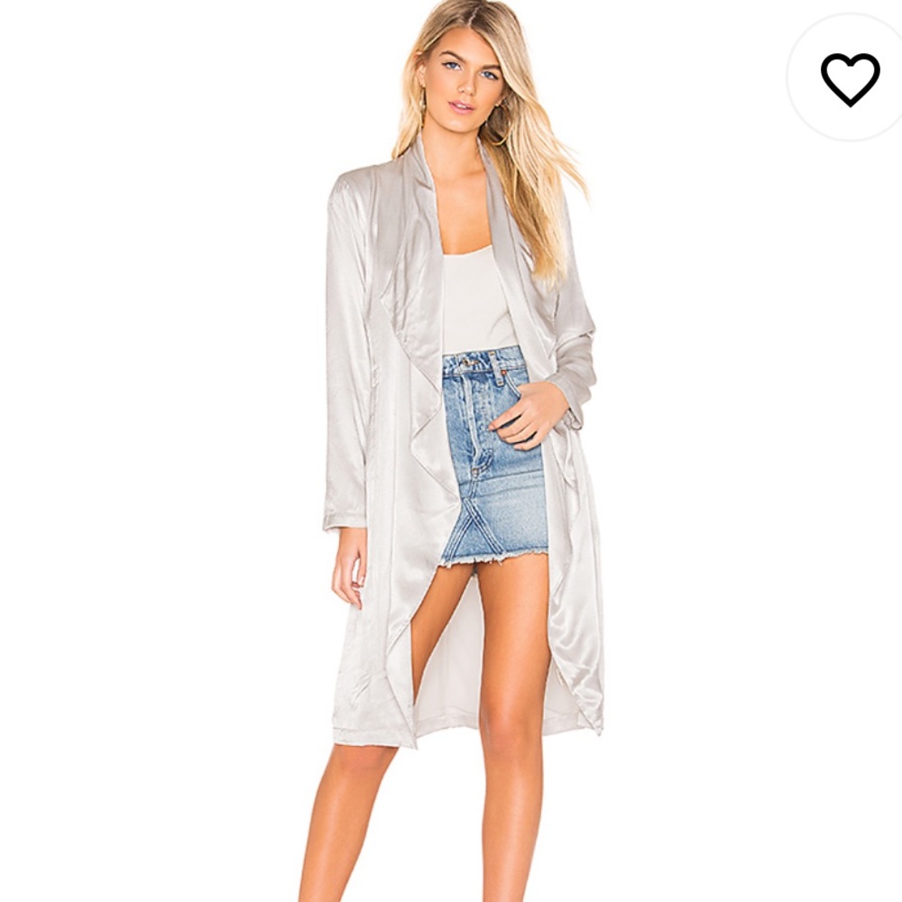 CUPCAKES & CASHMERE  Silver sheen Drape Coat MED.